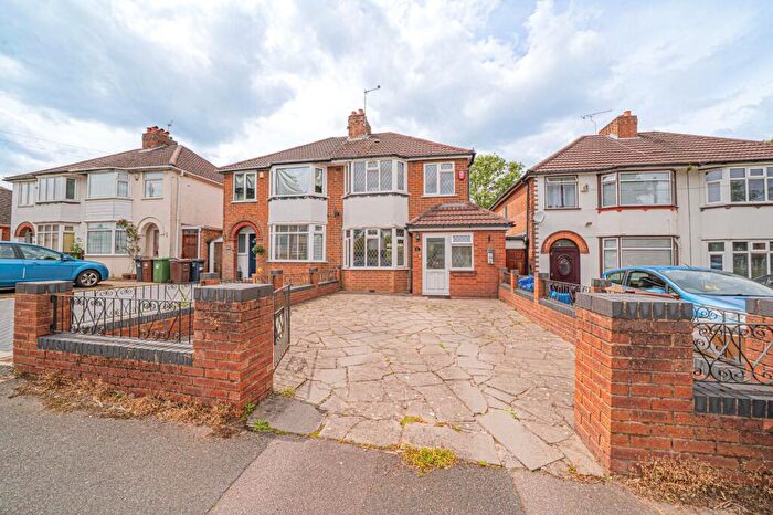 3 Bedroom Semi-Detached House For Sale In Acheson Road, Shirley, B90