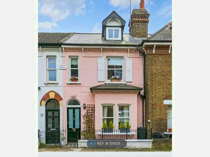 3 Bedroom Terraced House To Rent In The Vineyard, Richmond, TW10