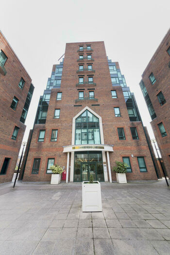 2 Bedroom Apartment To Rent In Lanark Square, Canary Wharf, London, E14