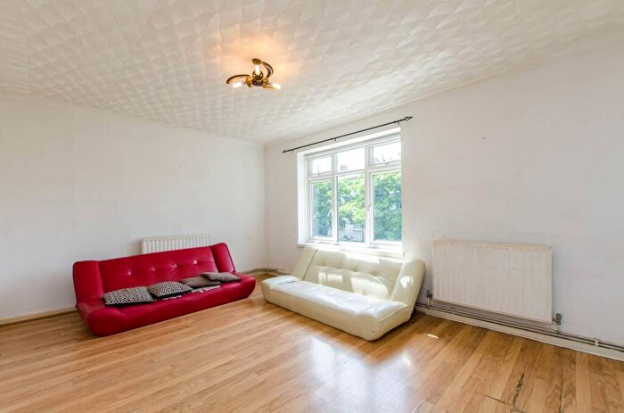 2 Bedroom Flat To Rent In Denmark Road, Camberwell, London, SE5