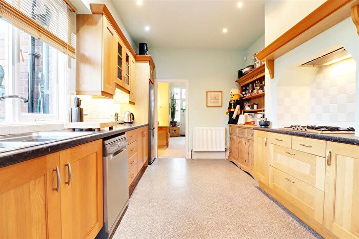 3 Bedroom End Of Terrace House For Sale In Westbourne Avenue, Princes Avenue, Hull, HU5