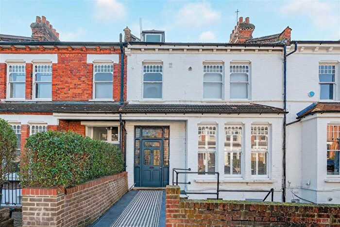 2 Bedroom Maisonette For Sale In Addington Road, Finsbury Park, N4