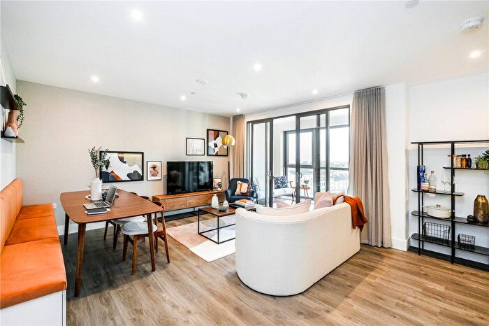 2 Bedroom Flat For Sale In Poplar Walk, Croydon, CR0