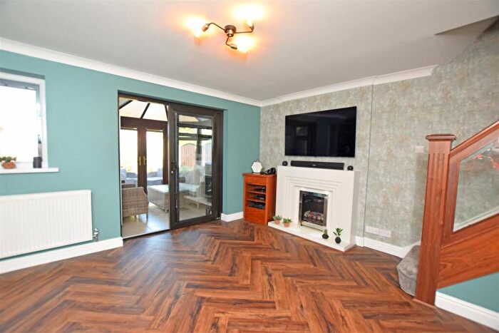 3 Bedroom Detached House For Sale In Silverton Grove, Middleton, Manchester, M24
