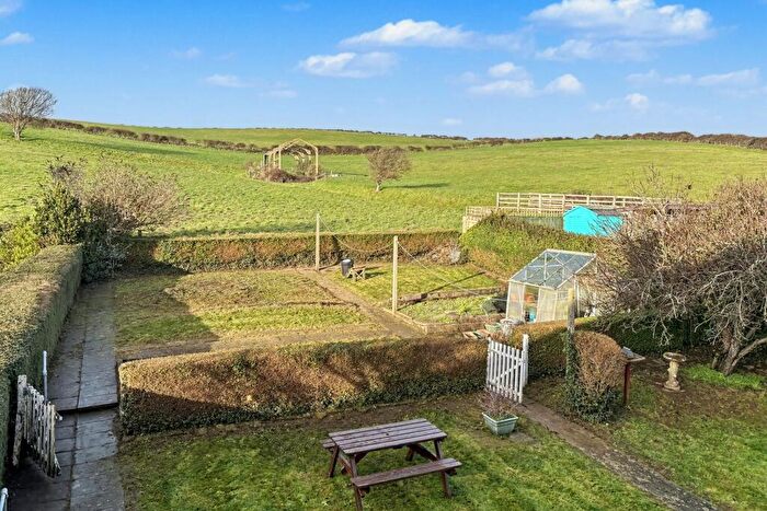 3 Bedroom Semi-Detached House For Sale In West Lulworth, BH20 - Photo 3