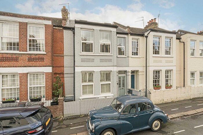2 Bedroom Flat For Sale In Stanley Gardens Road, Teddington, TW11