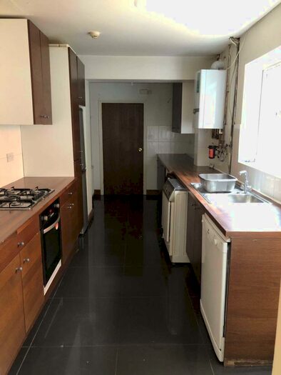 6 Bedroom Terraced House To Rent In Bishops Road, Reading, RG6