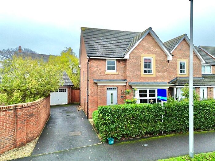 3 Bedroom Detached House For Sale In Nightingale Avenue, Warwick, CV34