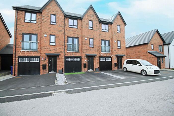 4 Bedroom Town House For Sale In Lance Corporal Andrew Breeze Way, Denton, Manchester, M34