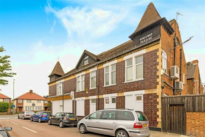 2 Bedroom Flat To Rent In Lower Richmond Road, Mortlake, SW14