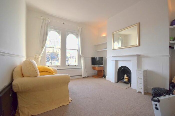 1 Bedroom Flat To Rent In Trinity Road, Tooting, London, SW17