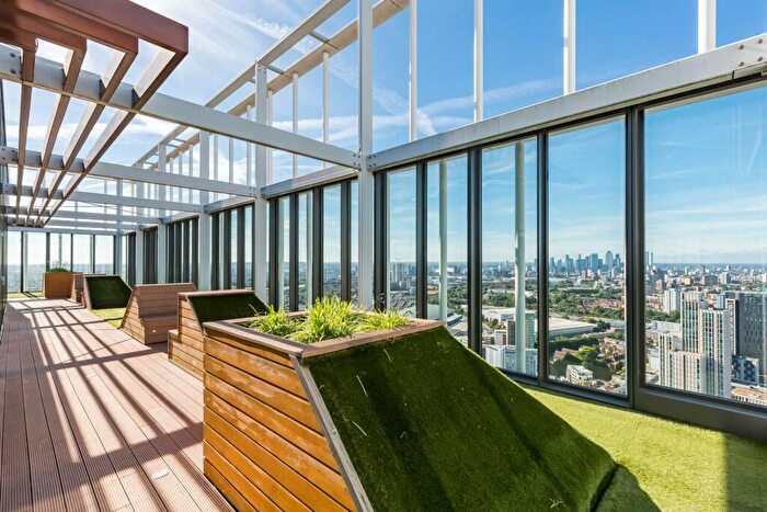 2 Bedroom Flat To Rent In Azure Building, Stratford, London, E15