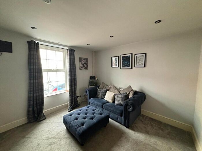 2 Bedroom Cottage For Sale In High Street, Earls Barton, Northamptonshire, NN6