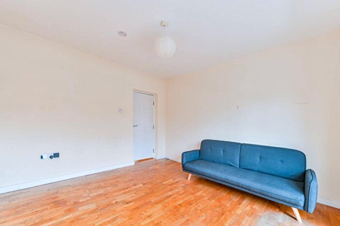 1 Bedroom Flat To Rent In Brecknock Road, Tufnell Park, London, N19