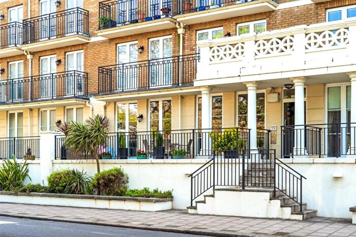 2 Bedroom Flat For Sale In Steyne Gardens, Worthing, West Sussex, BN11