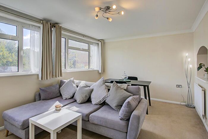 3 Bedroom Maisonette For Sale In Tollesbury Court, Woodland Avenue, Hutton, Brentwood, CM13