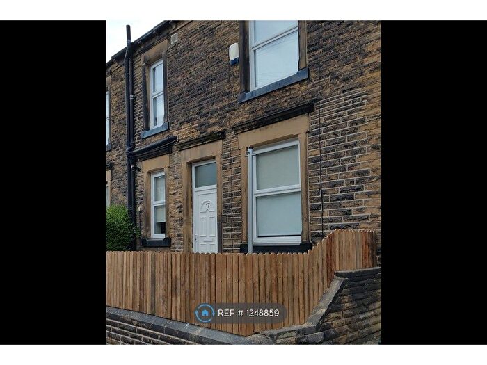 3 Bedroom Terraced House To Rent In Zoar Street, Morley, Leeds, LS27