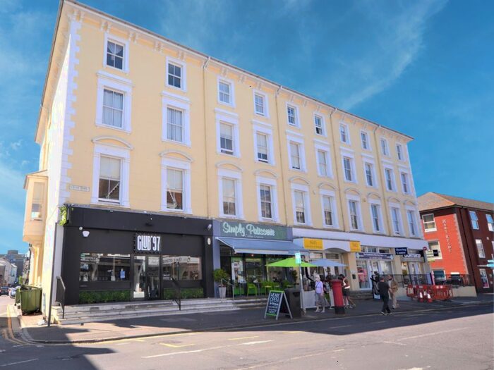1 Bedroom Flat To Rent In South Street, Eastbourne., BN21