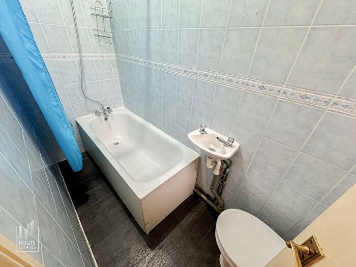 1 Bedroom Flat To Rent In Stoke Newington High Street, Hackney, N16