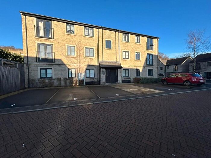 2 Bedroom Apartment For Sale In Beck Road, Sowerby Bridge, HX6