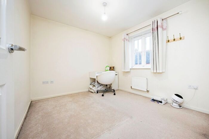 4 Bedroom Detached House For Sale In Primrose Fields, Bedford, Bedfordshire, MK41
