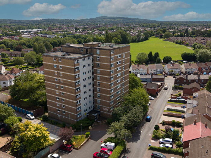 2 Bedroom Flat For Sale In Firmstone Court, Wollaston, Stourbridge, DY8