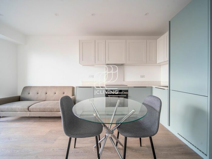 Studio To Rent In Western Gateway, London, E16