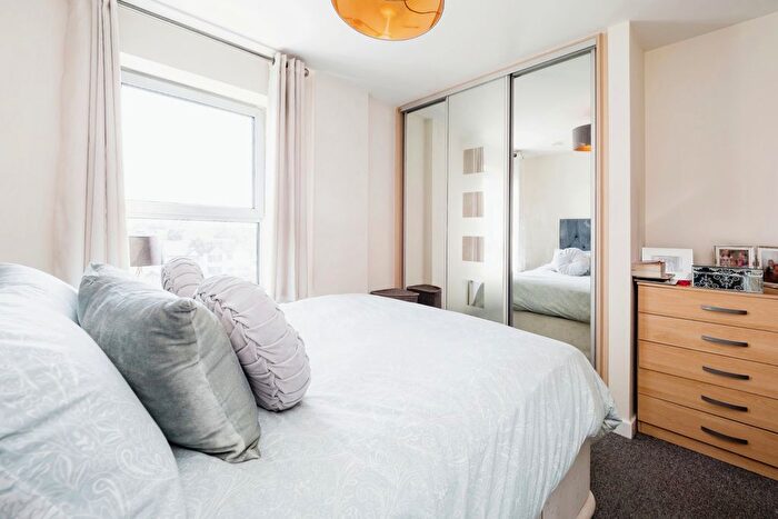 1 Bedroom Flat To Rent In Queen Mary Avenue, South Woodford, E18