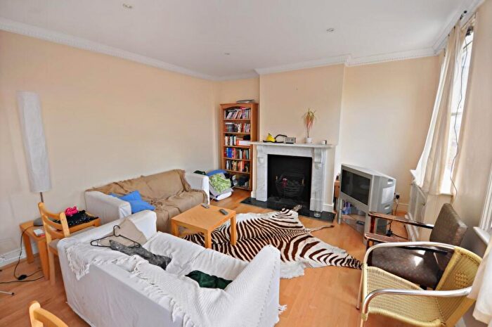 3 Bedroom Flat To Rent In South Hill Park, Hampstead, NW3