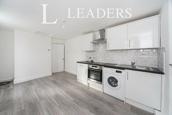 2 Bedroom Apartment To Rent In High Street South -, LU6