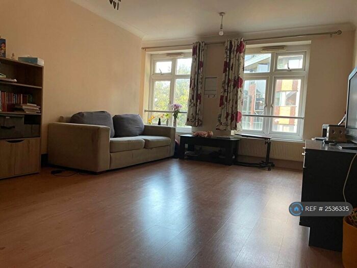 2 Bedroom Flat To Rent In York Road, Woking, GU22