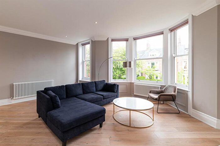 2 Bedroom Apartment To Rent In West Avenue, Gosforth, Newcastle Upon Tyne, NE3
