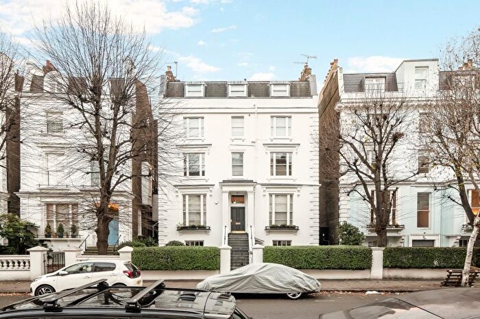 2 Bedroom Flat To Rent In Pembridge Crescent, Notting Hill, W11