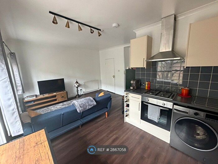 1 Bedroom Flat To Rent In Dalston Lane, London, E8