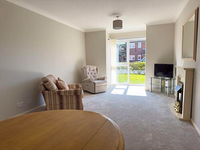 1 Bedroom Flat For Sale In Meadow Court, Felpham, PO22