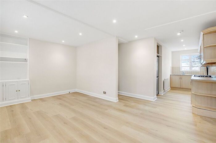 2 Bedroom Flat To Rent In Allfarthing Lane, London, SW18