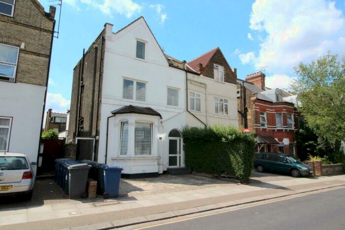 Studio To Rent In Station Road, Finchley Central, N3