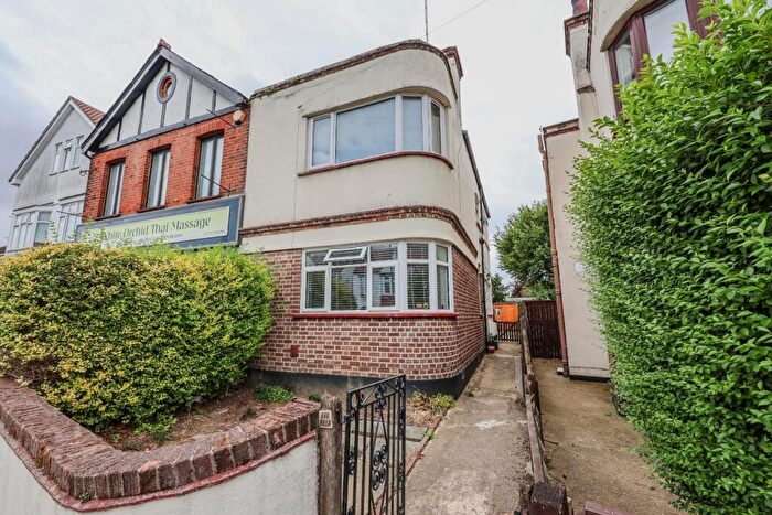 1 Bedroom Flat For Sale In London Road, Leigh-On-Sea, SS9