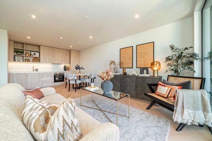 2 Bedroom Flat For Sale In Coombe Road, New Malden, KT3