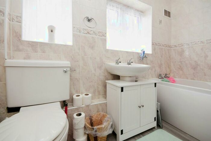 3 Bedroom Terraced House For Sale In Appleby Drive, Romford, RM3