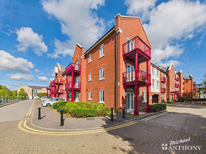 2 Bedroom Flat To Rent In Barnshaw House, Aylesbury, HP21
