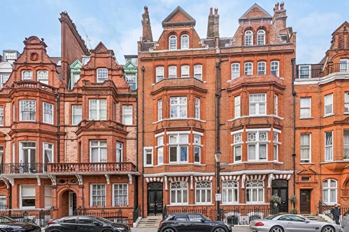 2 Bedroom Flat For Sale In Draycott Place, Chelsea, SW3