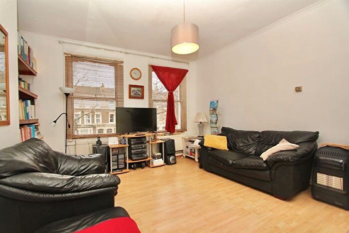 2 Bedroom Flat For Sale In Evering Road, N16