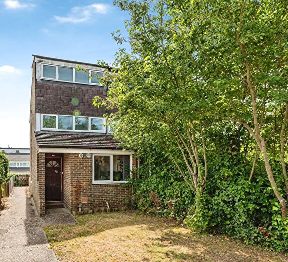 4 Bedroom End Of Terrace House For Sale In Pentland Close, Basingstoke, RG22
