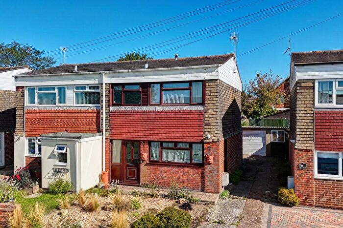 3 Bedroom Semi-Detached House For Sale In Sussex Close, Hailsham, BN27