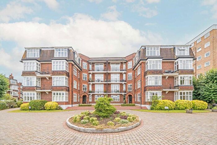 2 Bedroom Flat For Sale In Portsmouth Road, Surbiton, KT6