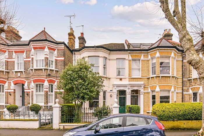 2 Bedroom Flat To Rent In Crescent Lane, Clapham, SW4