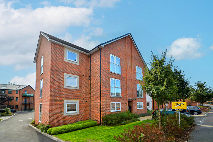 2 Bedroom Apartment For Sale In Oakridge Road, High Wycombe, Buckinghamshire, HP11