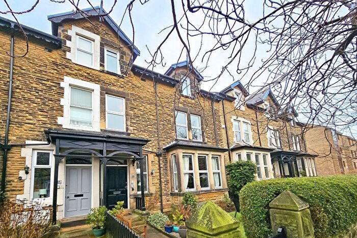 2 Bedroom Flat To Rent In West End Avenue, Harrogate, HG2