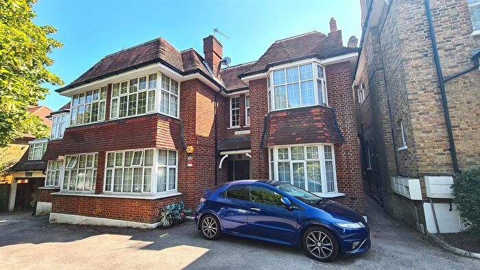 2 Bedroom Flat To Rent In Ashleigh Court, Avenue Rd, Southgate, N14